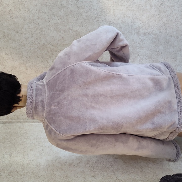 Ladies coat 🧥 - Picture 6 of 9